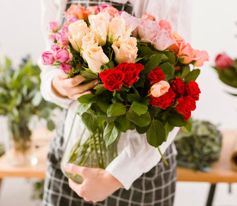Peek Behind Their Popularity: Common Flowers in Bouquets