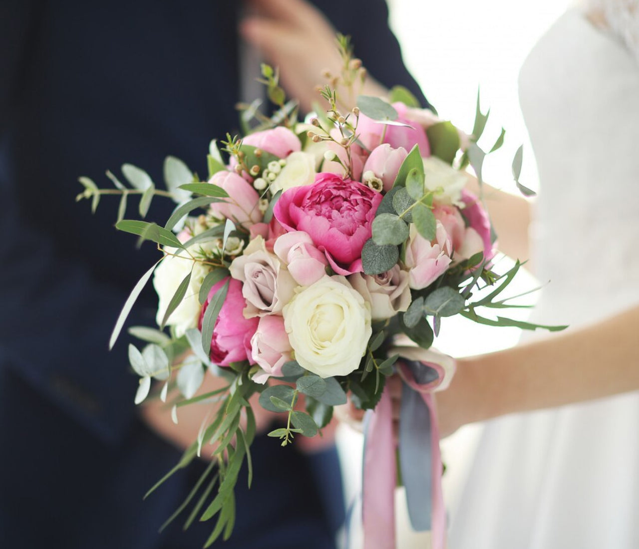 How to Choose Wedding Flowers That Reflect Your Style and Wedding Theme on a Budget How to Choose Wedding Flowers That Reflect Your Style and Wedding Theme on a Budget